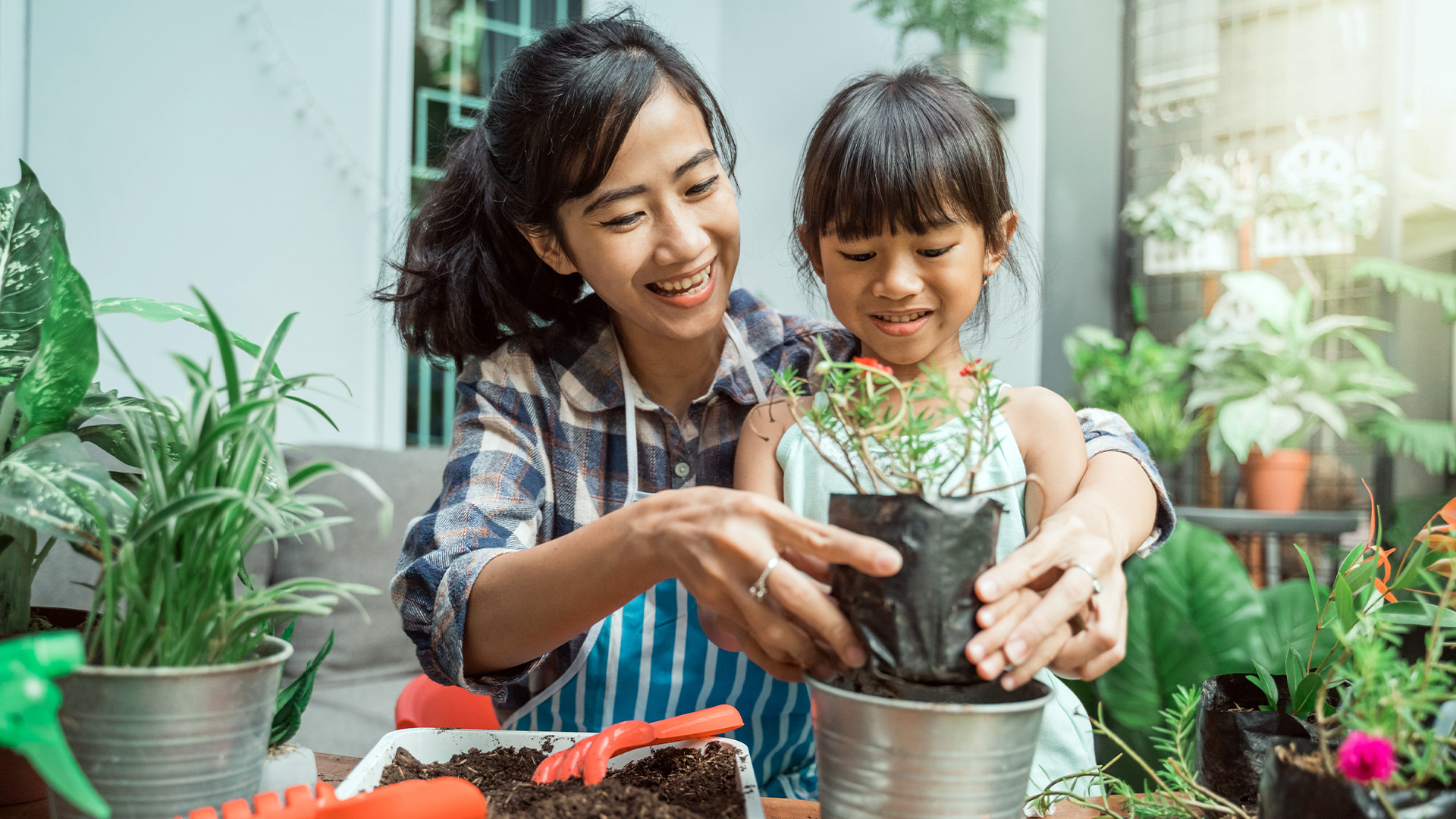 Let Your New Hobby Take Root with These 8 Gardening Apps!